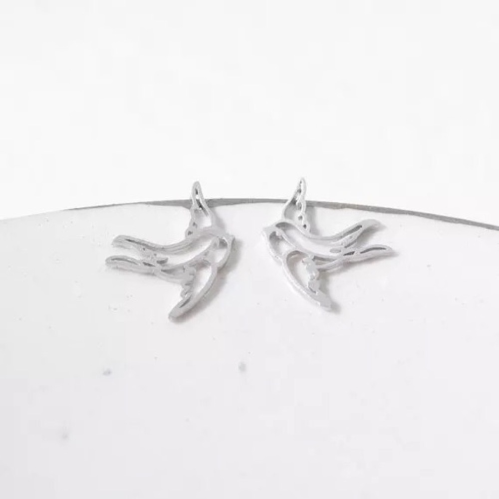 🎉 New Silver Plated Swallow Bird Stud Earrings